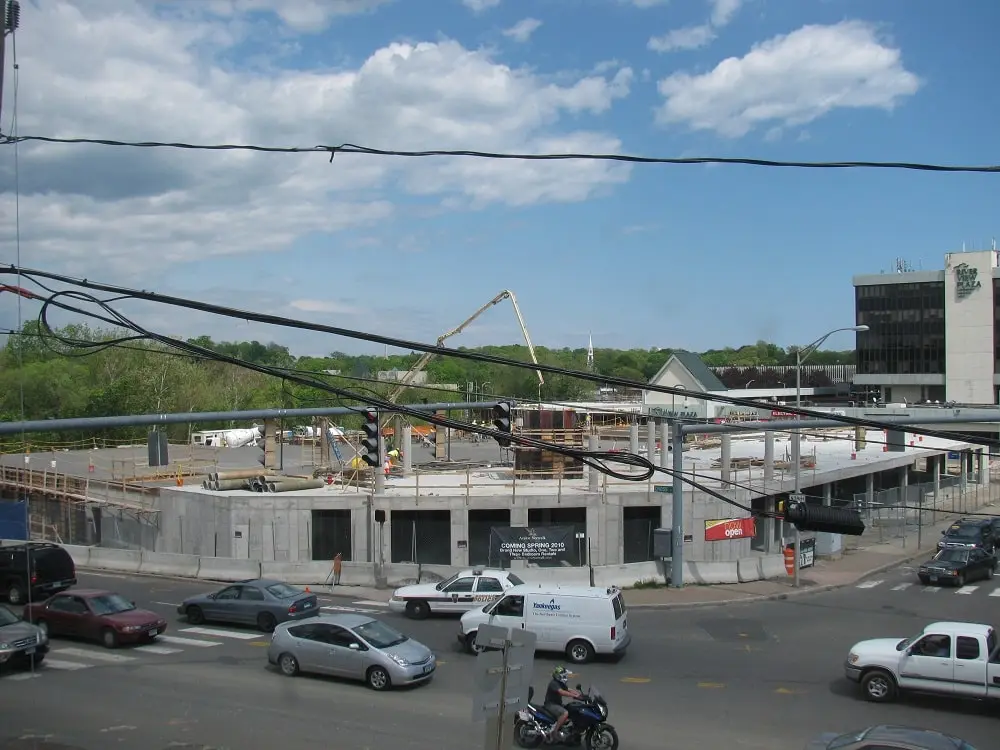 Avalon Bay – The Confluence at Norwalk | Raycon